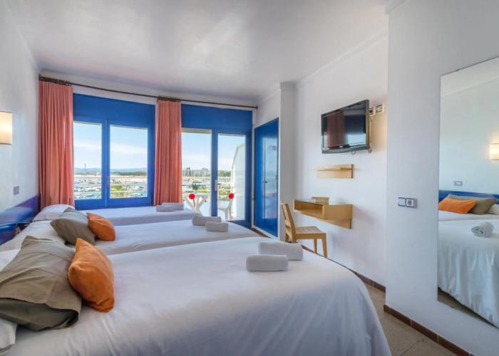 Hotel & Diving les Illes