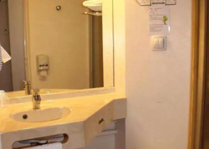 Brit Hotel Les Evens