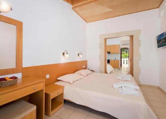 Adonis Hotel