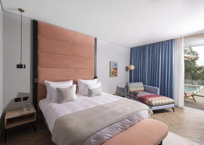 Almond hotel