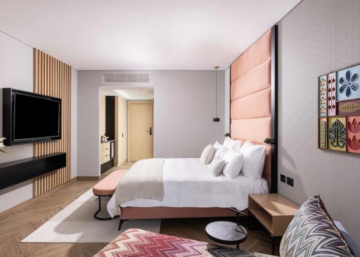 Almond hotel