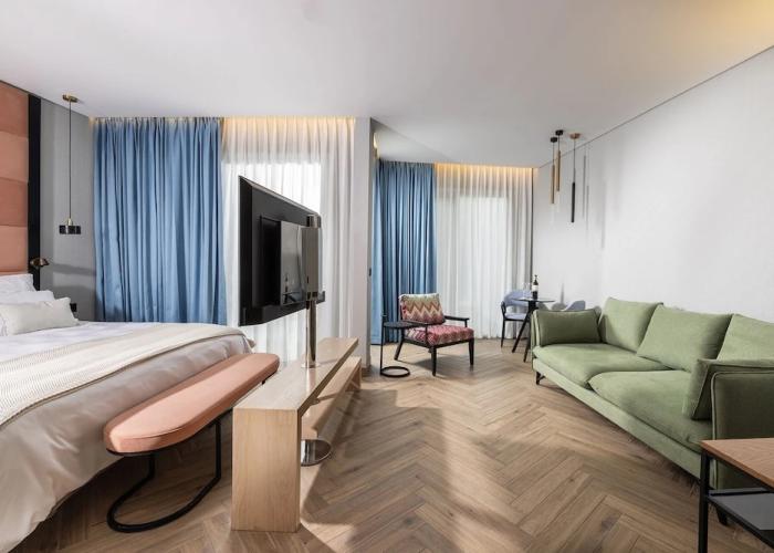 Almond hotel