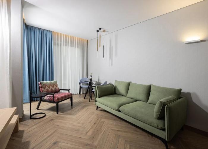 Almond hotel