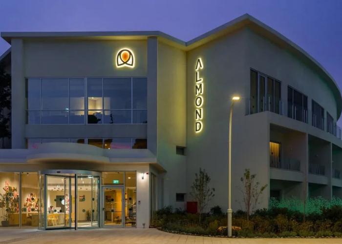 Almond hotel