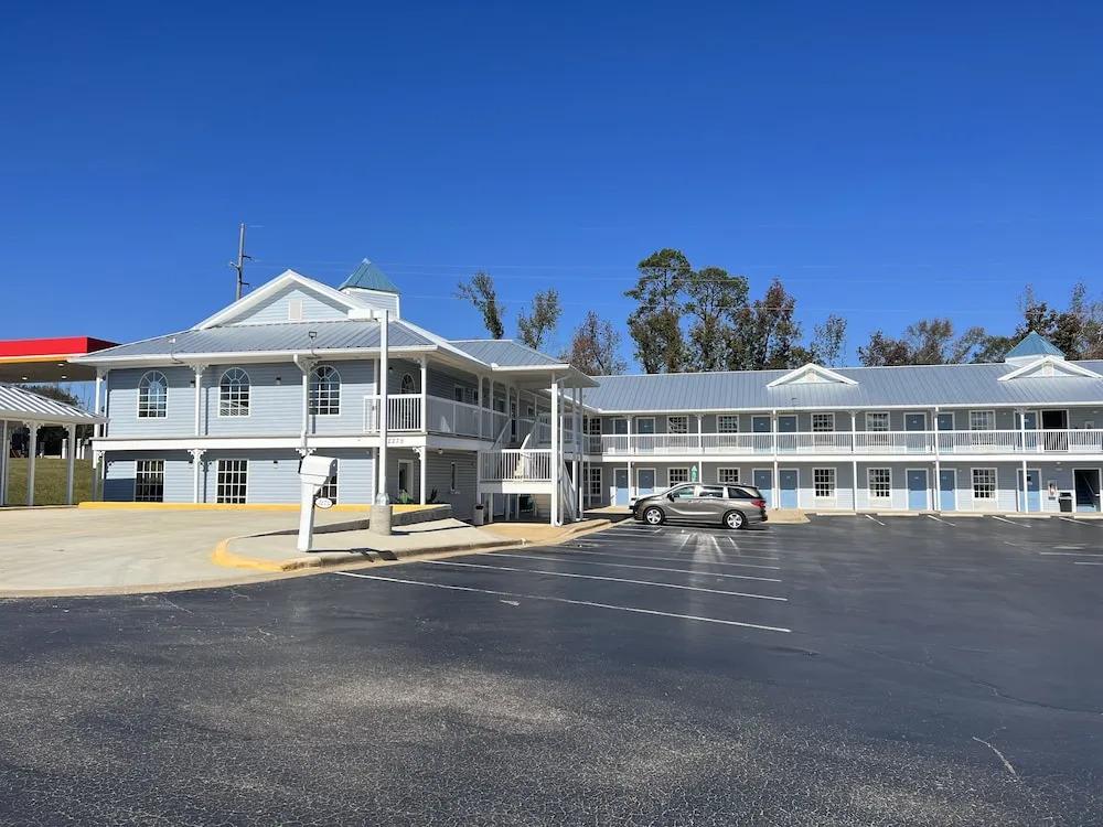 Key West Inn - Millbrook