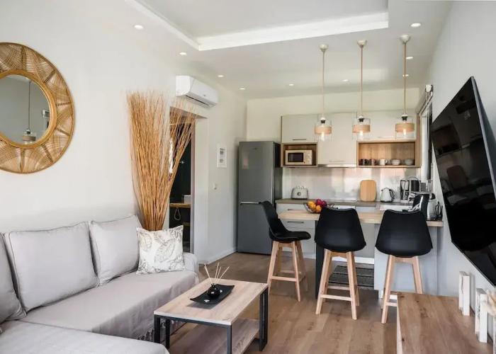 Phos Elegant Residences by Konnect, 400m to the beach