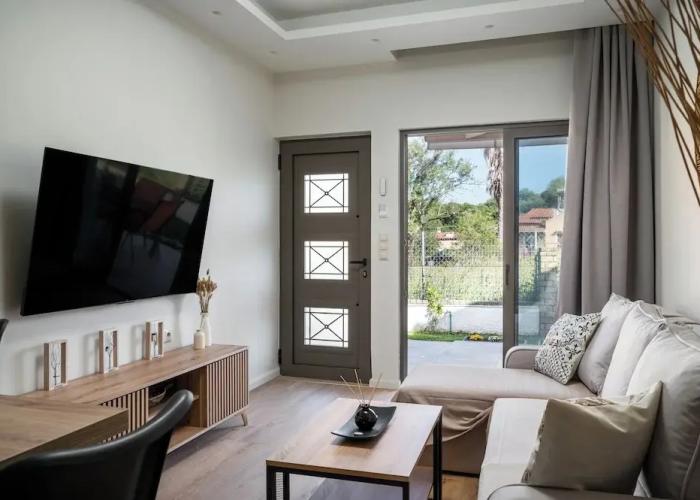 Phos Elegant Residences by Konnect, 400m to the beach