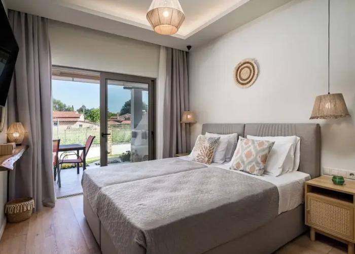 Phos Elegant Residences by Konnect, 400m to the beach