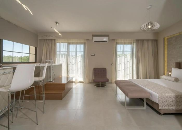 Balcony Hotel - Adults Only