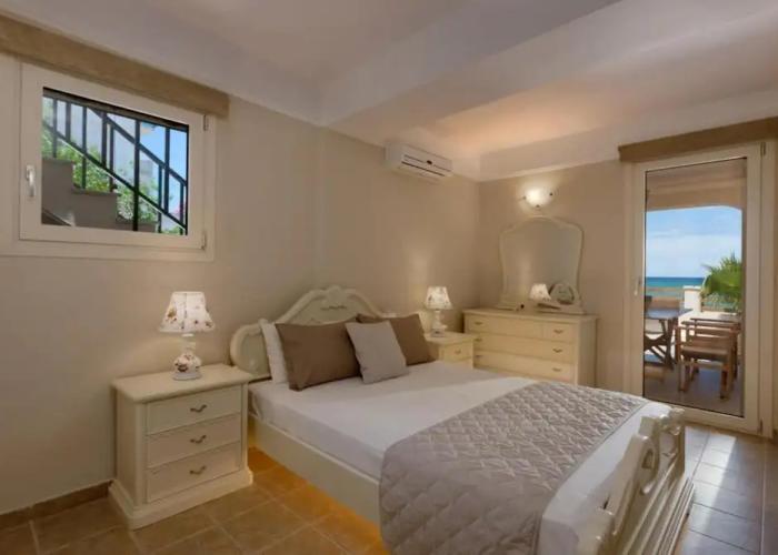 Villa Elizabeth - Seafront Modern Villa - Villa Elizabeth - Seafront Classic Villa