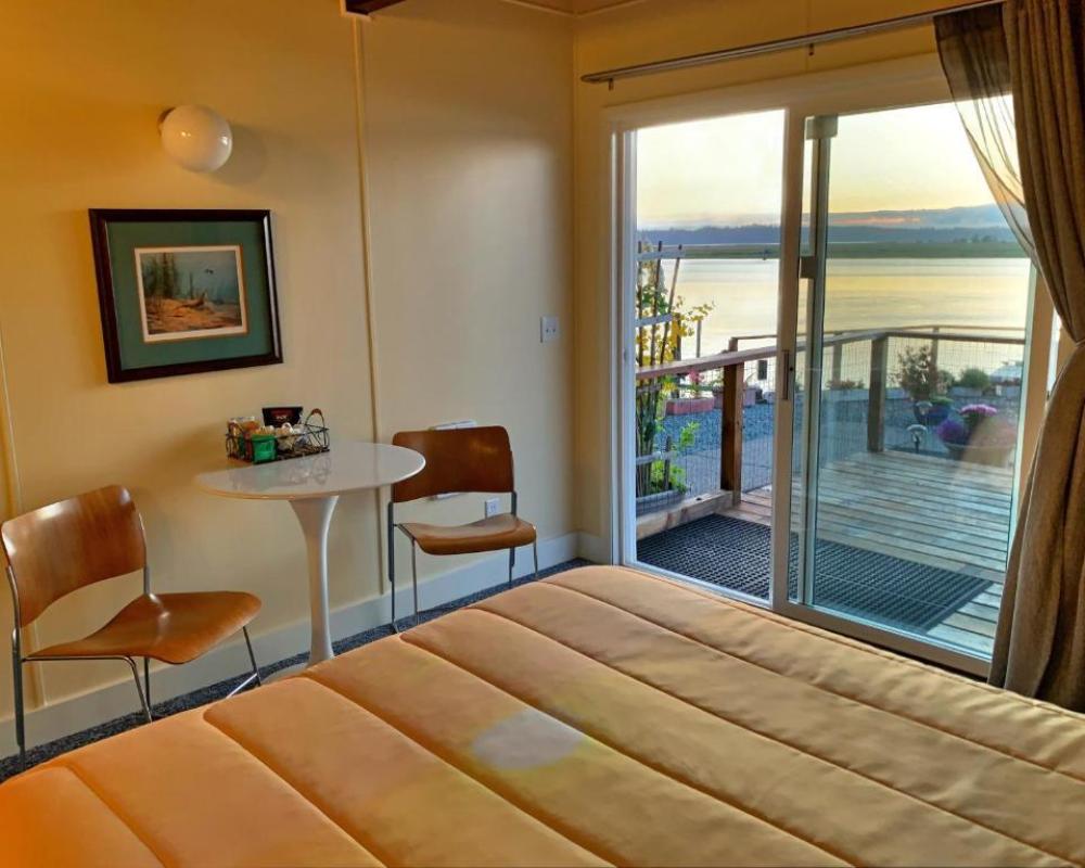 Wheeler on the Bay Lodge & Marina