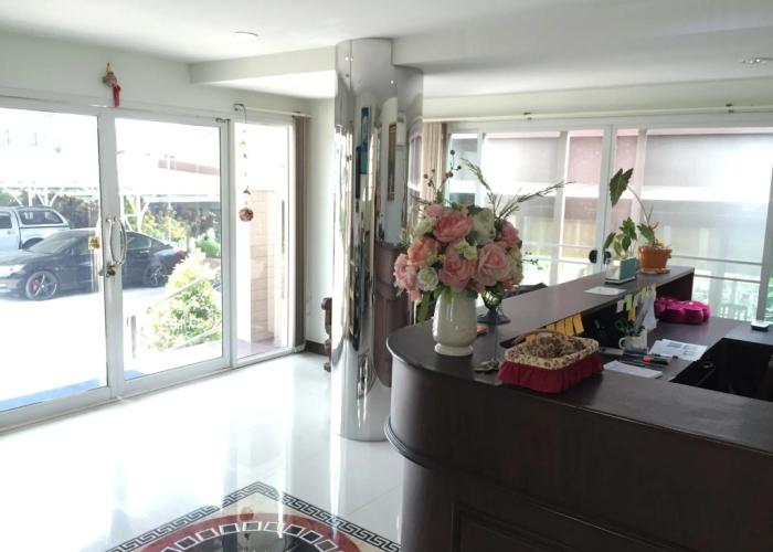 OYO 660 Taevaraj Place