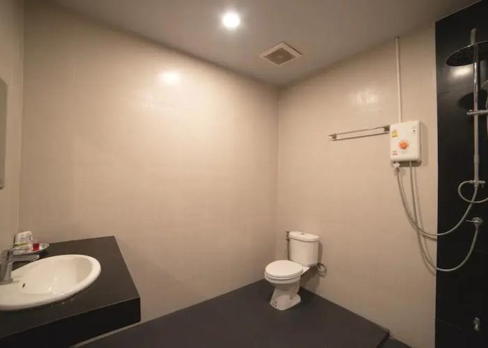 OYO 465 Krung Kao Traveller Lodge