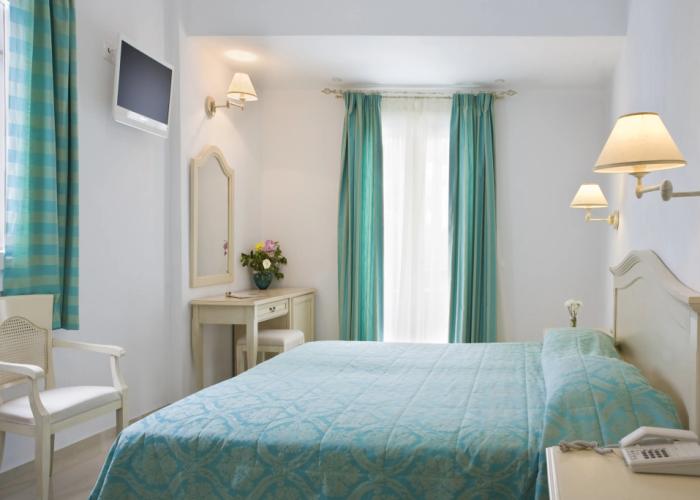 Kamari Hotel