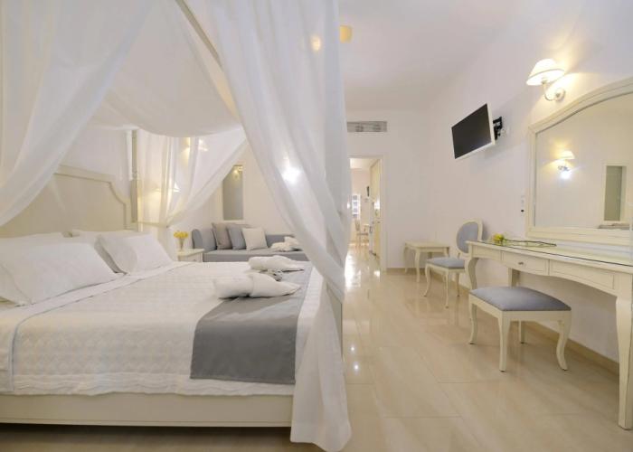 Kamari Hotel