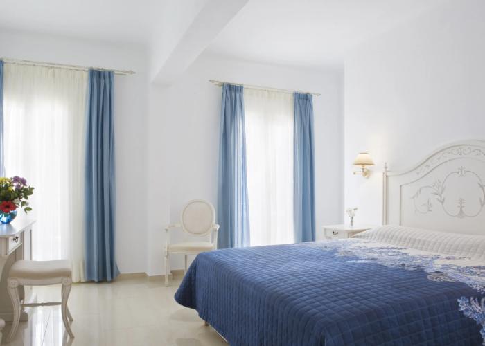 Kamari Hotel