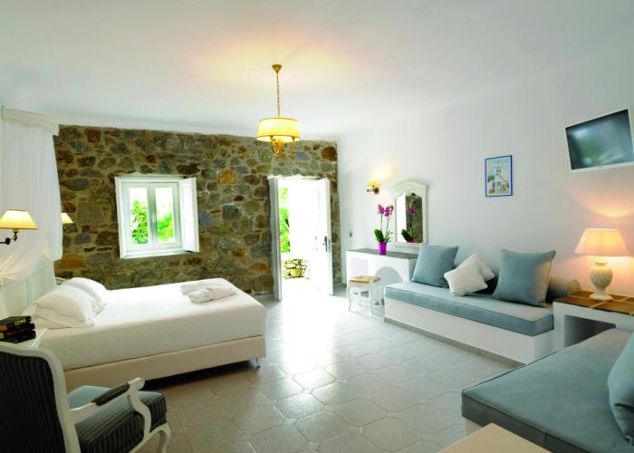 Kamari Hotel