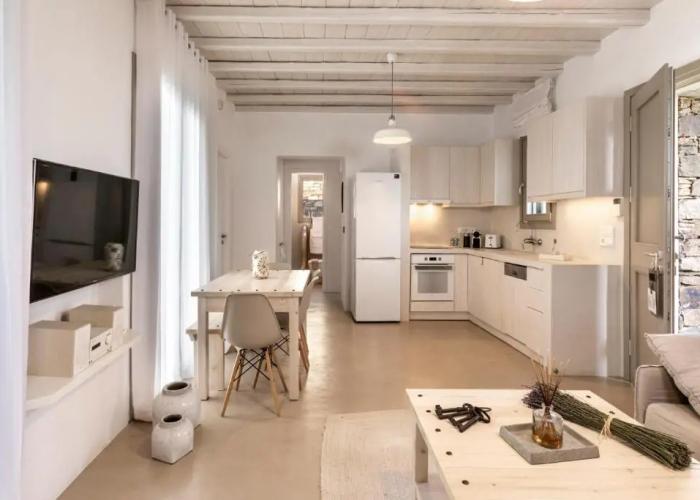 White Tinos Luxury Suites