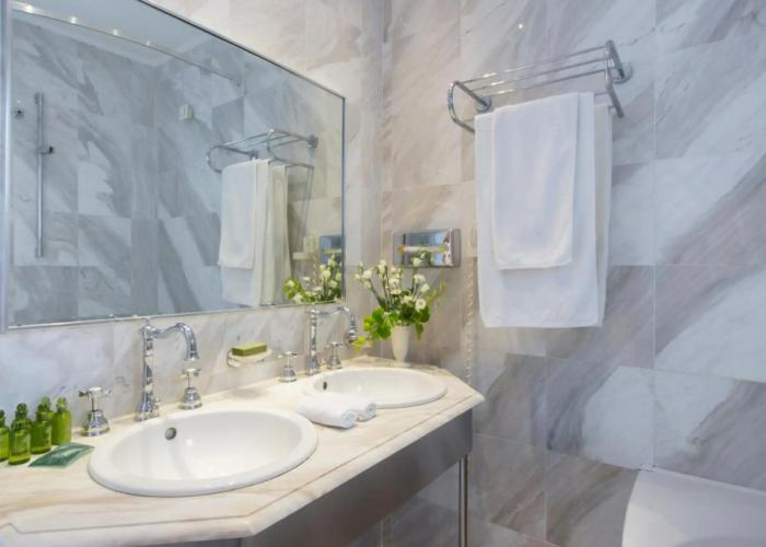 Dorion Hotel