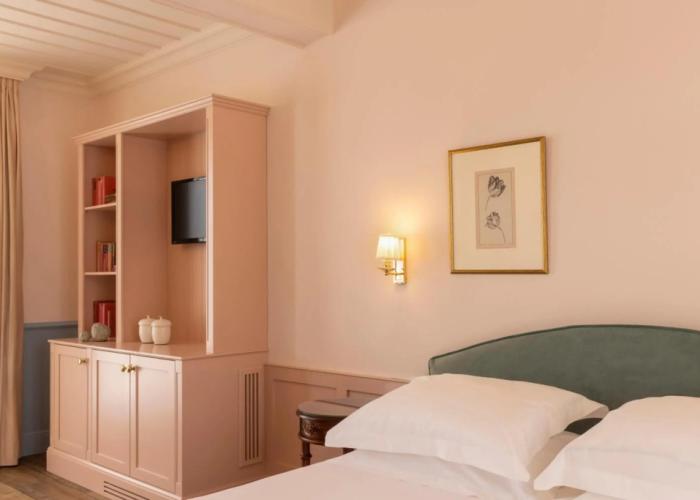 Dorion Hotel