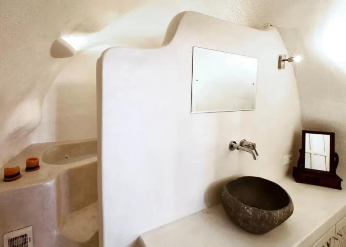 Menias Cave House