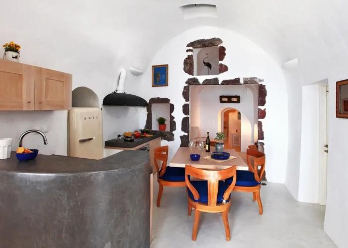 Menias Cave House