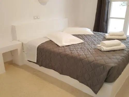 Ira Apartments