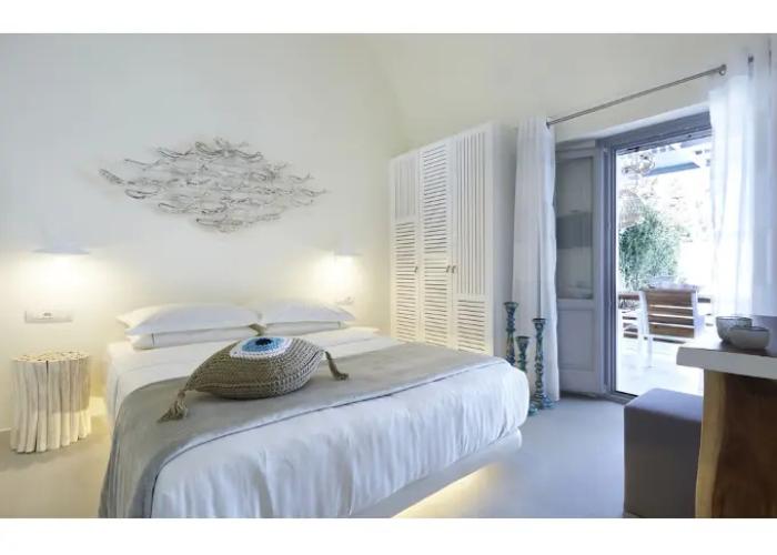 Eolia Kamari Villa