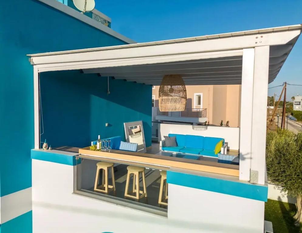 Seabreeze Villa - with Jacuzzi & heated pool