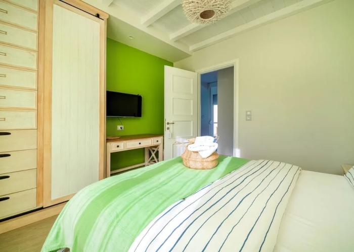 Seabreeze Villa - with Jacuzzi & heated pool