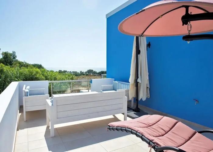 Seabreeze Villa - with Jacuzzi & heated pool