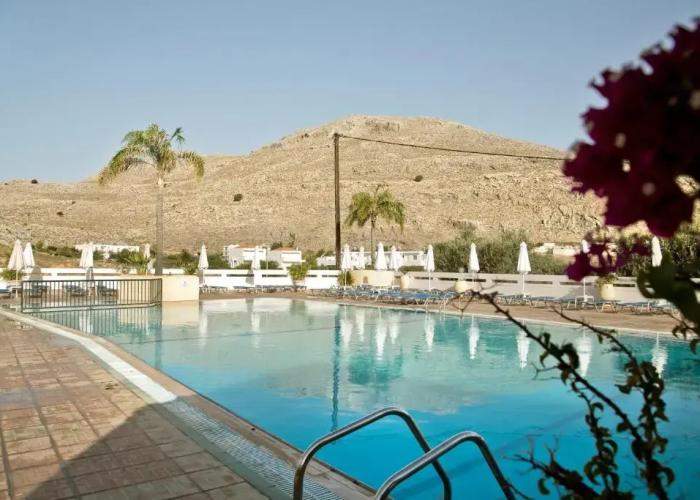 Lambis Studios & Apartments
