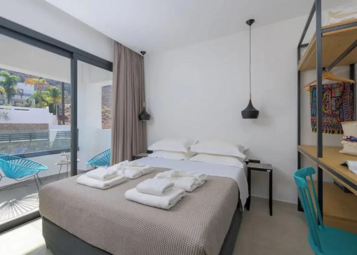 Lambis Studios & Apartments