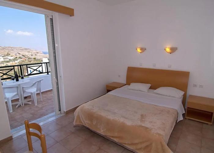 Lambis Studios & Apartments