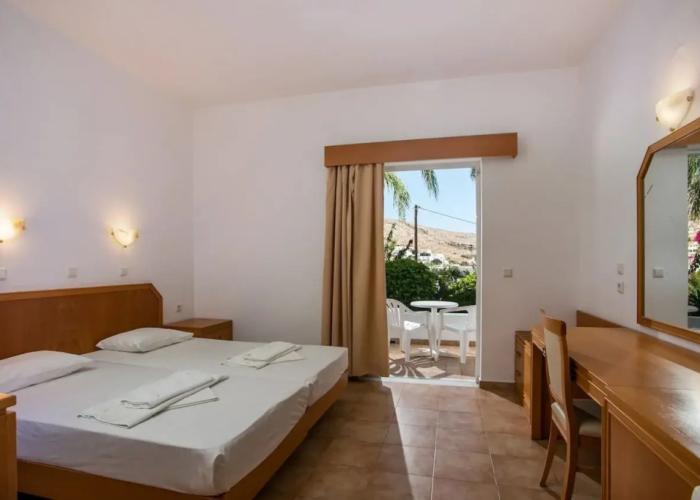 Lambis Studios & Apartments