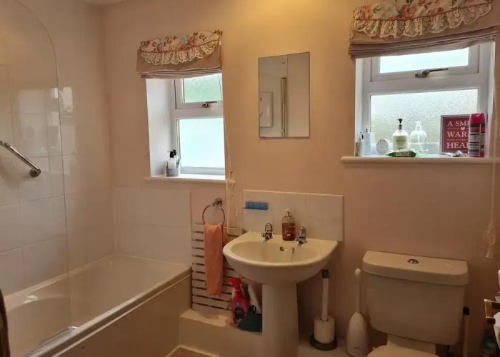 2-bed Cottage, Sleeps 5, Pets Ok, Close to Coast