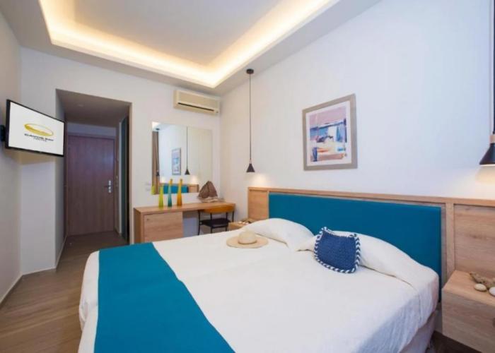 Cavos Bay Hotel and Studios