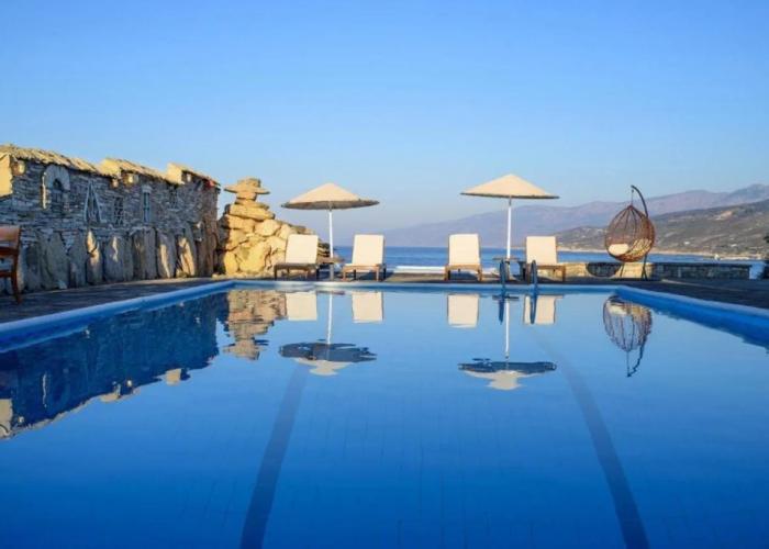 Cavos Bay Hotel and Studios