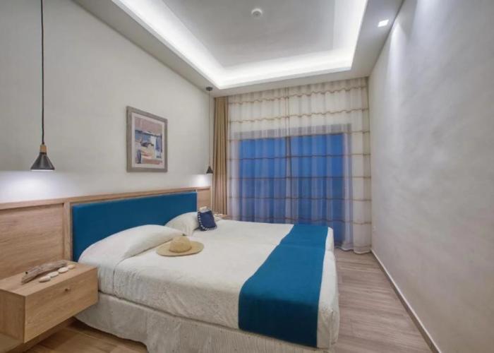 Cavos Bay Hotel and Studios
