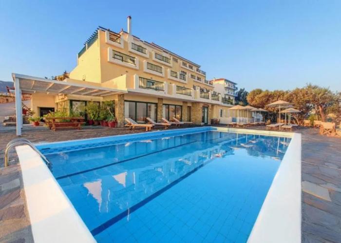 Cavos Bay Hotel and Studios
