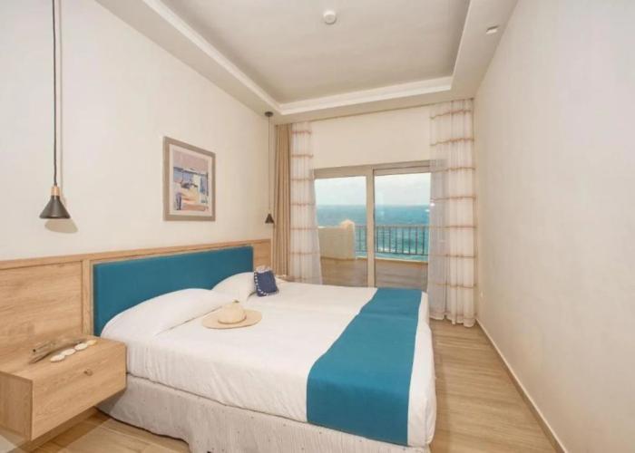 Cavos Bay Hotel and Studios