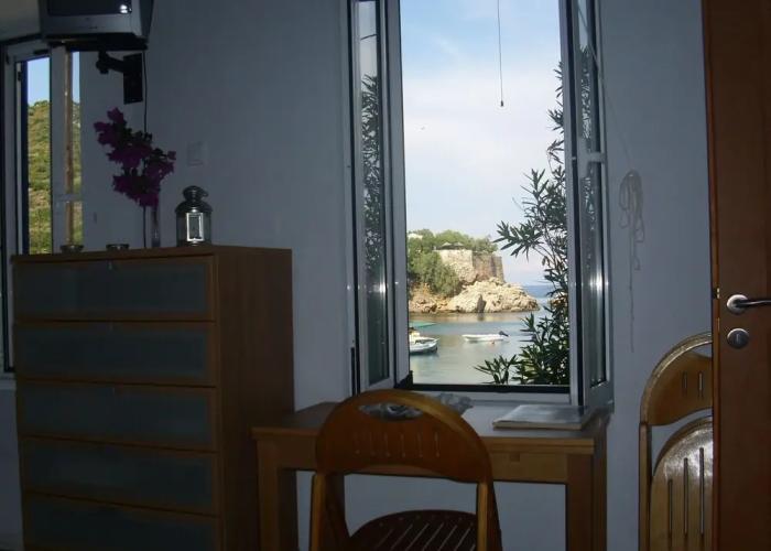 Alkistis Cozy By The Beach Apt in Ikaria Island, Therma Ground Floor