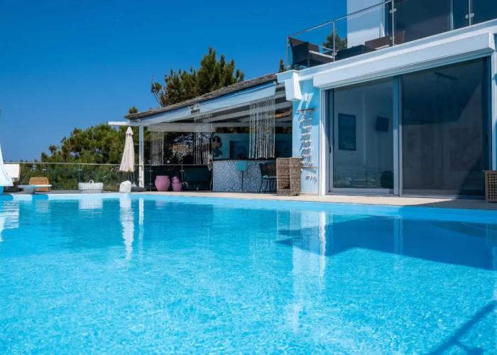 Icarus Luxury Beachfront Villa