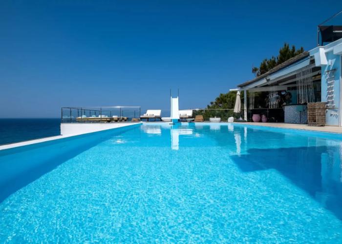 Icarus Luxury Beachfront Villa