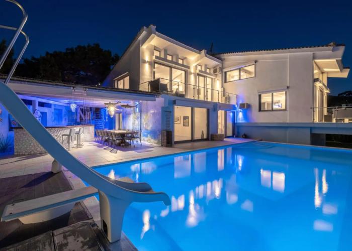 Icarus Luxury Beachfront Villa