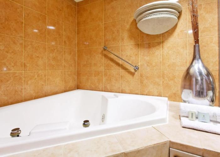 Holiday Inn Express Monterrey Galerias by IHG