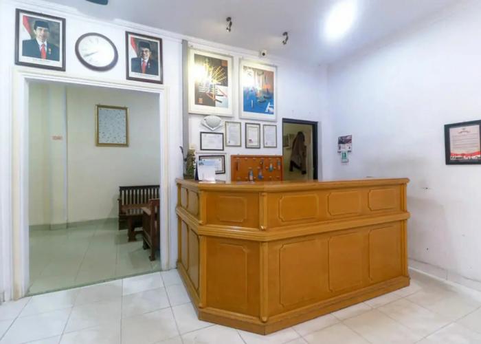 RedDoorz Plus near WTC Batanghari Mall