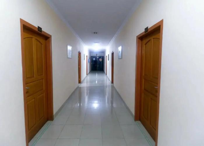 RedDoorz Plus near WTC Batanghari Mall