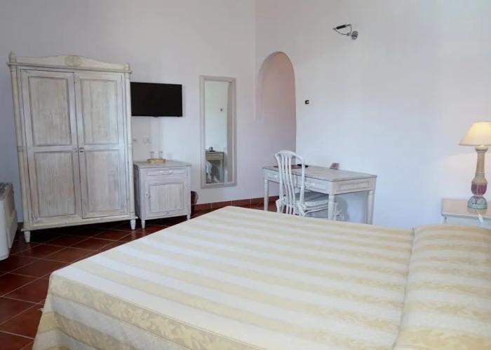 Hotel Monti Di Mola