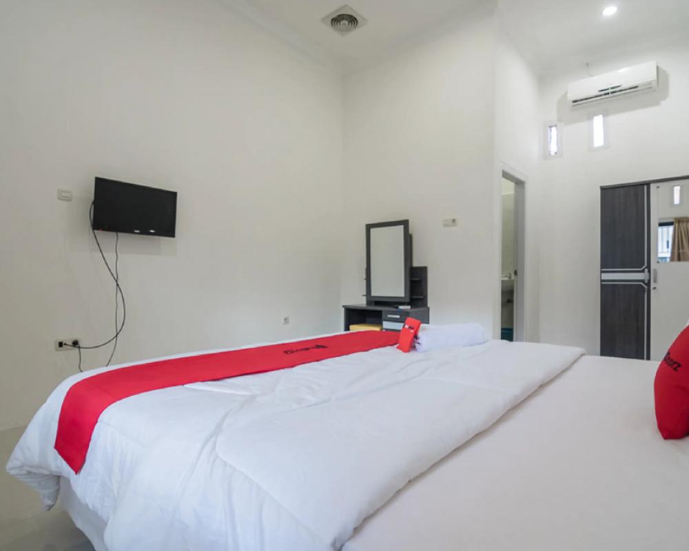 RedDoorz near Sultan Thaha Airport Jambi